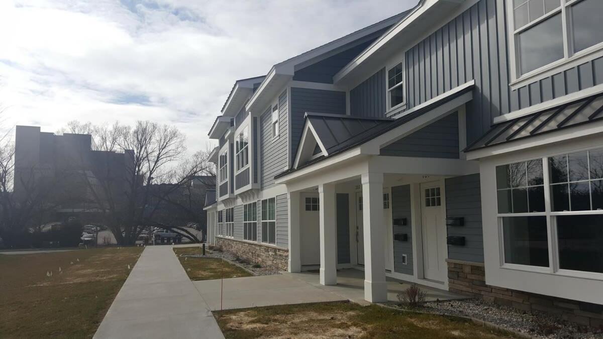Modern And Pristine Condo -By The Gt Commons Traverse City Eksteriør billede